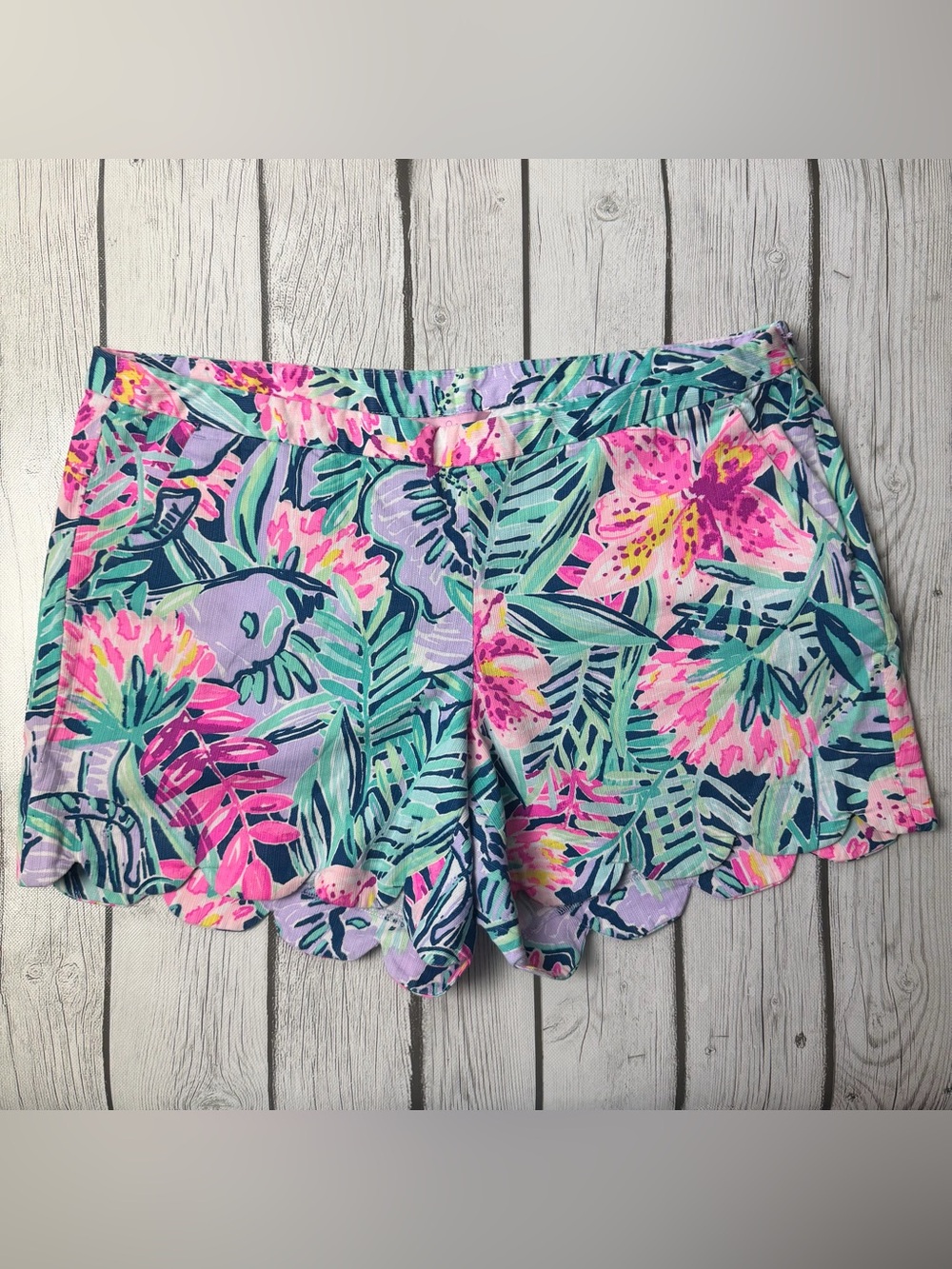 Lilly Pulitzer Women's 8 Magnolia Scalloped Shorts Slathouse Soiree 5" Inseam